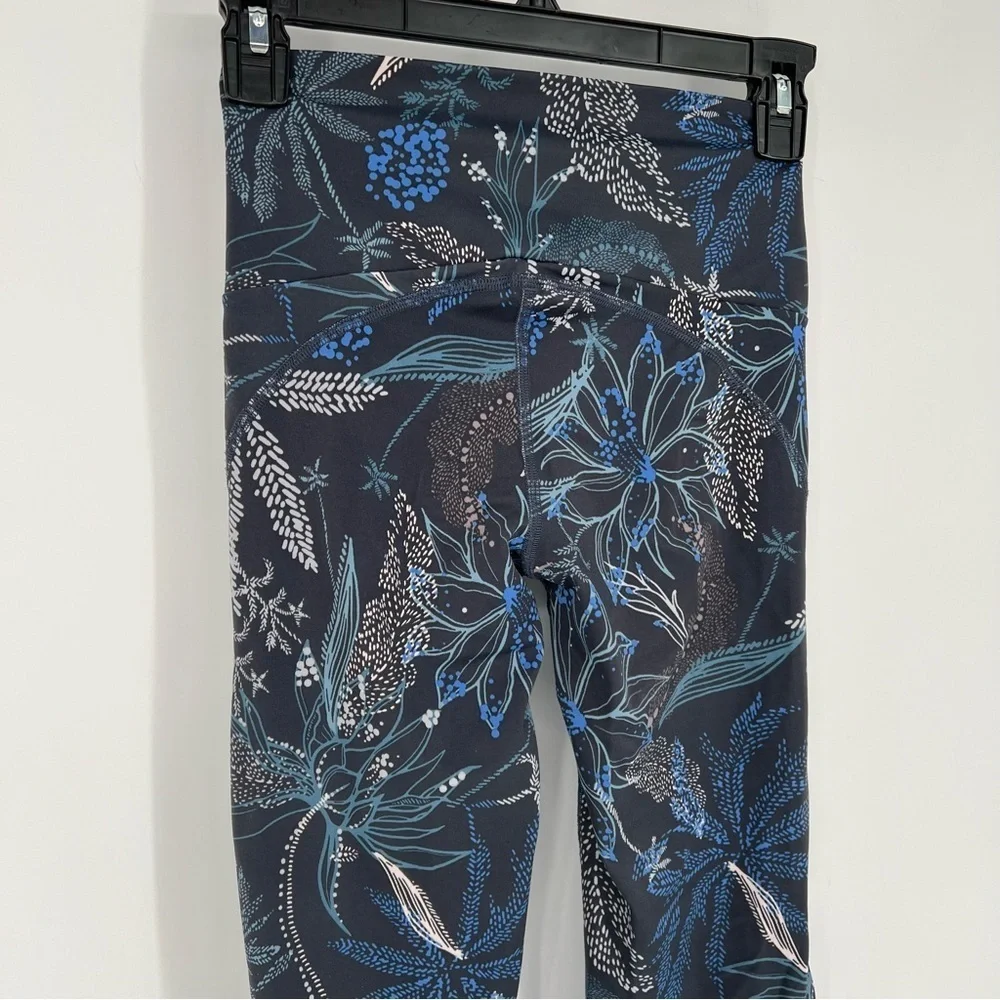 Maaji‎ Activewear High Rise Palms Depth Leggings: Tropical Blue Palm Leaf Print